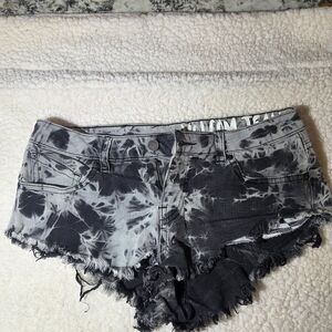 Vintage Women's Black Tie-Dye Denim Shorts- 25-26